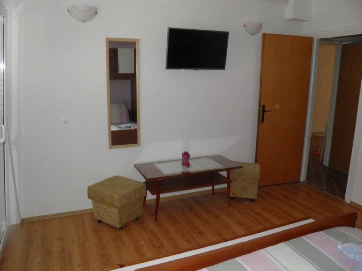 Apartments Angela - With Beautiful Courtyard Brela Exterior foto