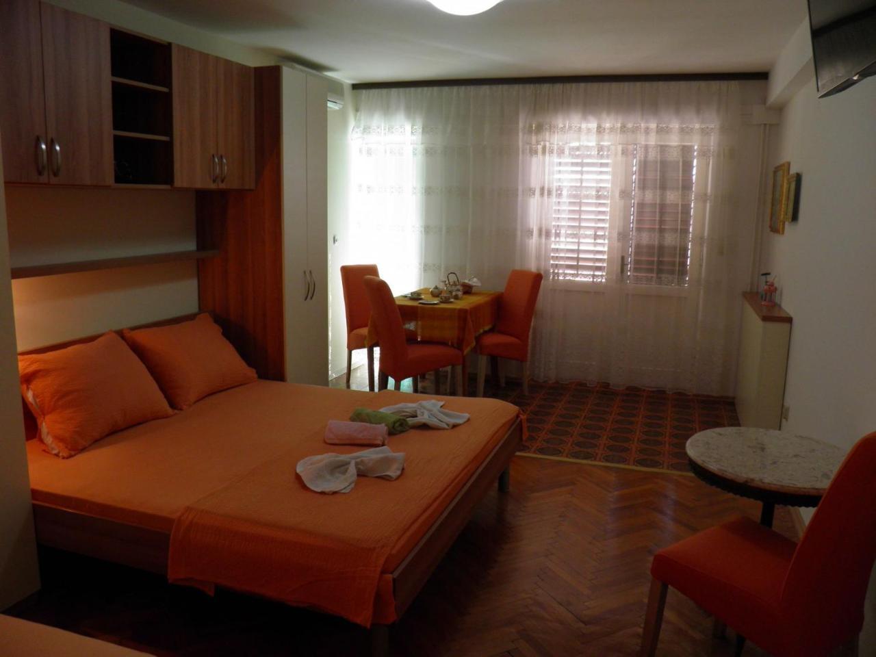 Apartments Angela - With Beautiful Courtyard Brela Exterior foto