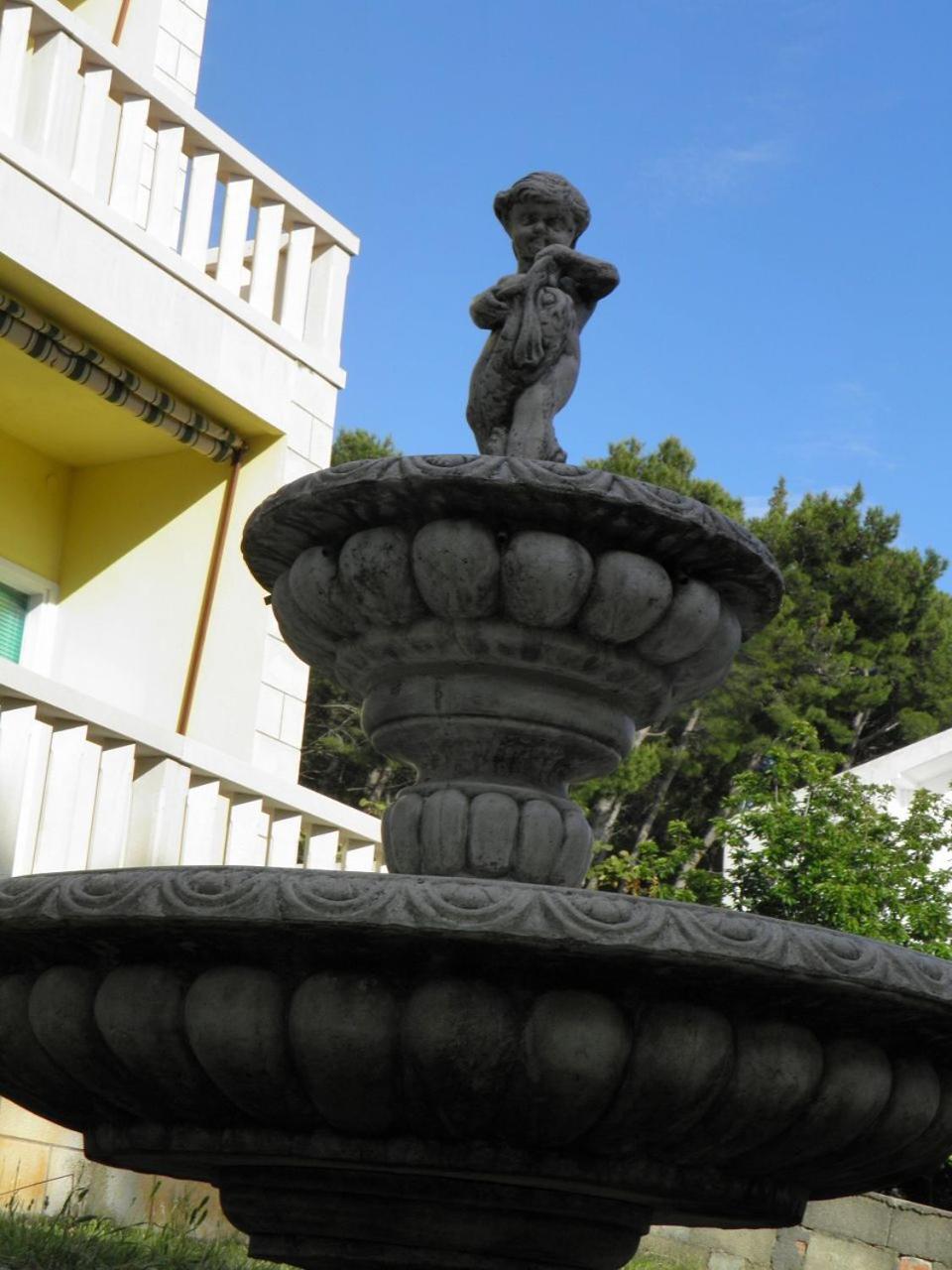 Apartments Angela - With Beautiful Courtyard Brela Exterior foto
