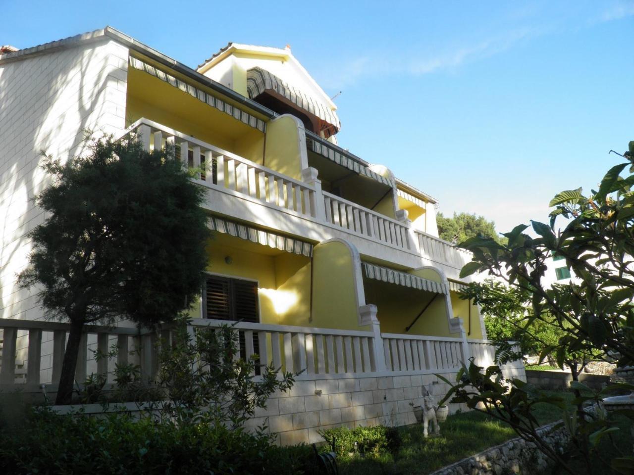Apartments Angela - With Beautiful Courtyard Brela Exterior foto