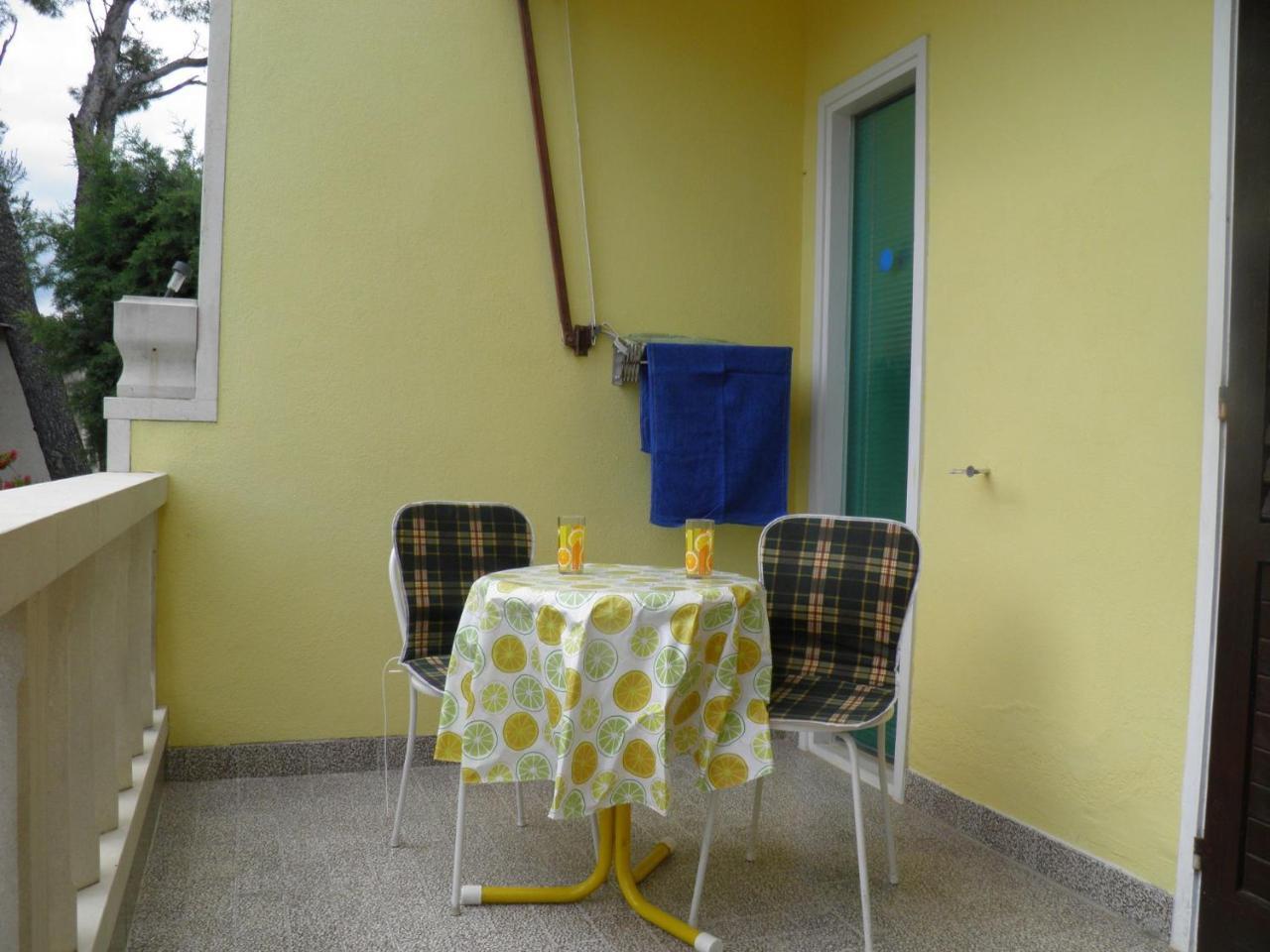 Apartments Angela - With Beautiful Courtyard Brela Exterior foto